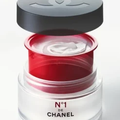 N°1 DE CHANEL CREME MIT ROTER KAMELIE